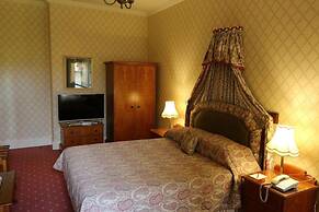 Glengarry Castle Hotel