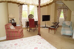 Glengarry Castle Hotel