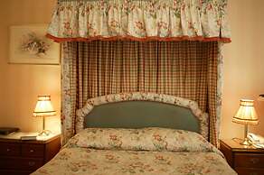 Glengarry Castle Hotel