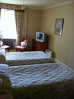 Glengarry Castle Hotel