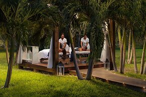 The Oasis at Grace Bay