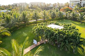 The Oasis at Grace Bay