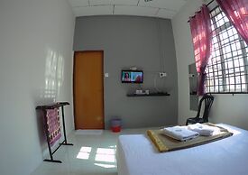 Semarak Beach Inn