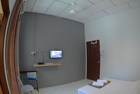 Semarak Beach Inn
