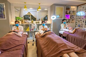 Happy Day Riverside Hotel & Spa Danang