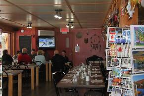 L'Auberge Refuge du Trappeur Inn