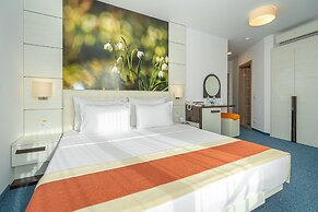 Mera Resort Venus