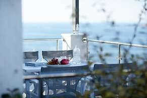 Eleia Seafront Rooms & Villas