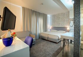 Jona Rooms Podstrana
