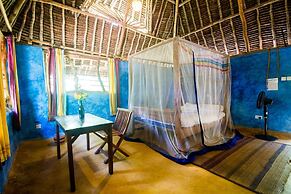Distant Relatives Ecolodge & Backpackers