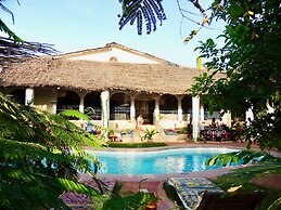 Distant Relatives Ecolodge & Backpackers