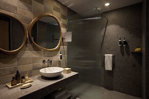 Limneon Resort & Spa