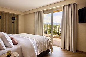 Limneon Resort & Spa