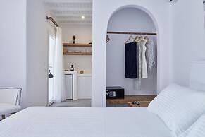 Mykonos Waves Beach House & Suites