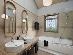 Art Blue Villas