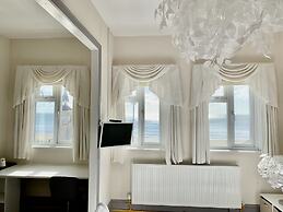 The Waterfront Inn