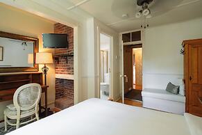 Lee Farm Inn