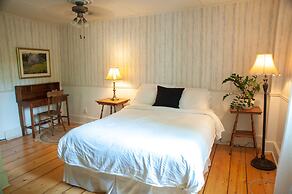 Lee Farm Inn