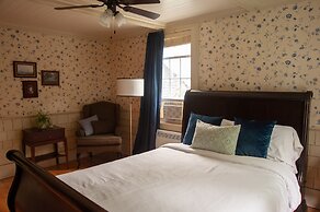 Lee Farm Inn