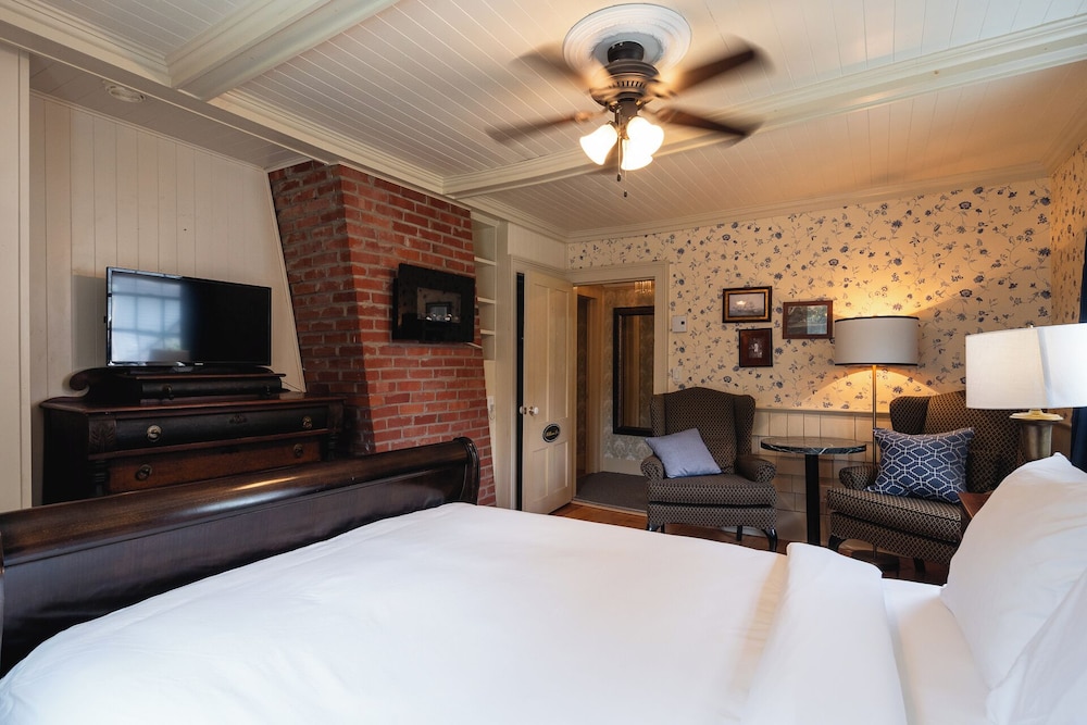 Lee Farm Inn