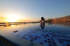 Sunrise Hotel