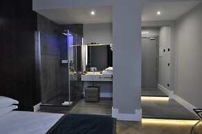Place 24 Suites & Wellness