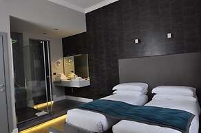 Place 24 Suites & Wellness