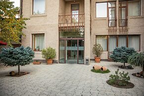 Cascade Hotel