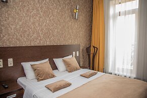Cascade Hotel