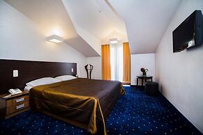 Cascade Hotel