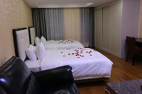 Nomo Service Apartment The Legend