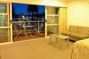 Senator Motor Inn