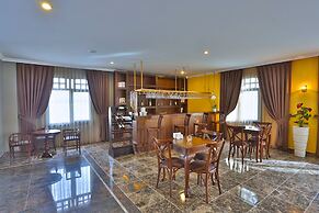 Bon Hotel City & Resort