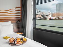 Off Paris Seine