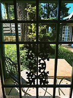Sherwood's Country House