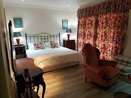 Sherwood's Country House