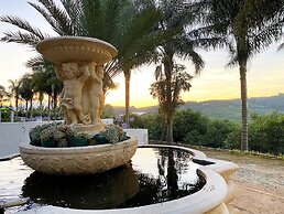 Sherwood's Country House
