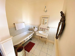 Sherwood's Country House