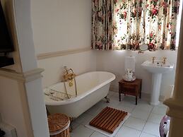 Sherwood's Country House