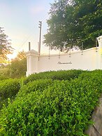 Sherwood's Country House