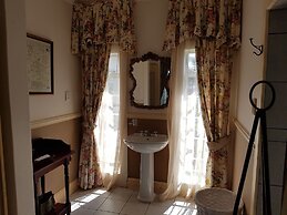 Sherwood's Country House