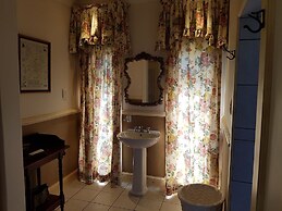 Sherwood's Country House