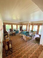 Sherwood's Country House