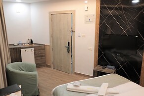Nishan Hotel