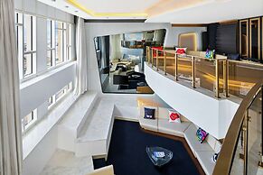 V Hotel Dubai, Curio Collection by Hilton