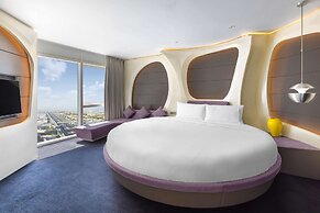 V Hotel Dubai, Curio Collection by Hilton