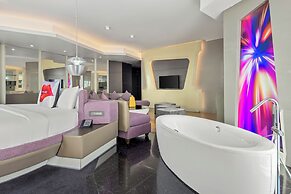 V Hotel Dubai, Curio Collection by Hilton