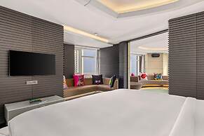 V Hotel Dubai, Curio Collection by Hilton