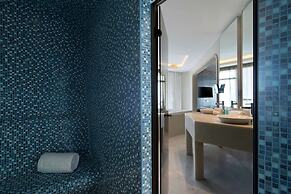 V Hotel Dubai, Curio Collection by Hilton