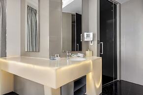 V Hotel Dubai, Curio Collection by Hilton